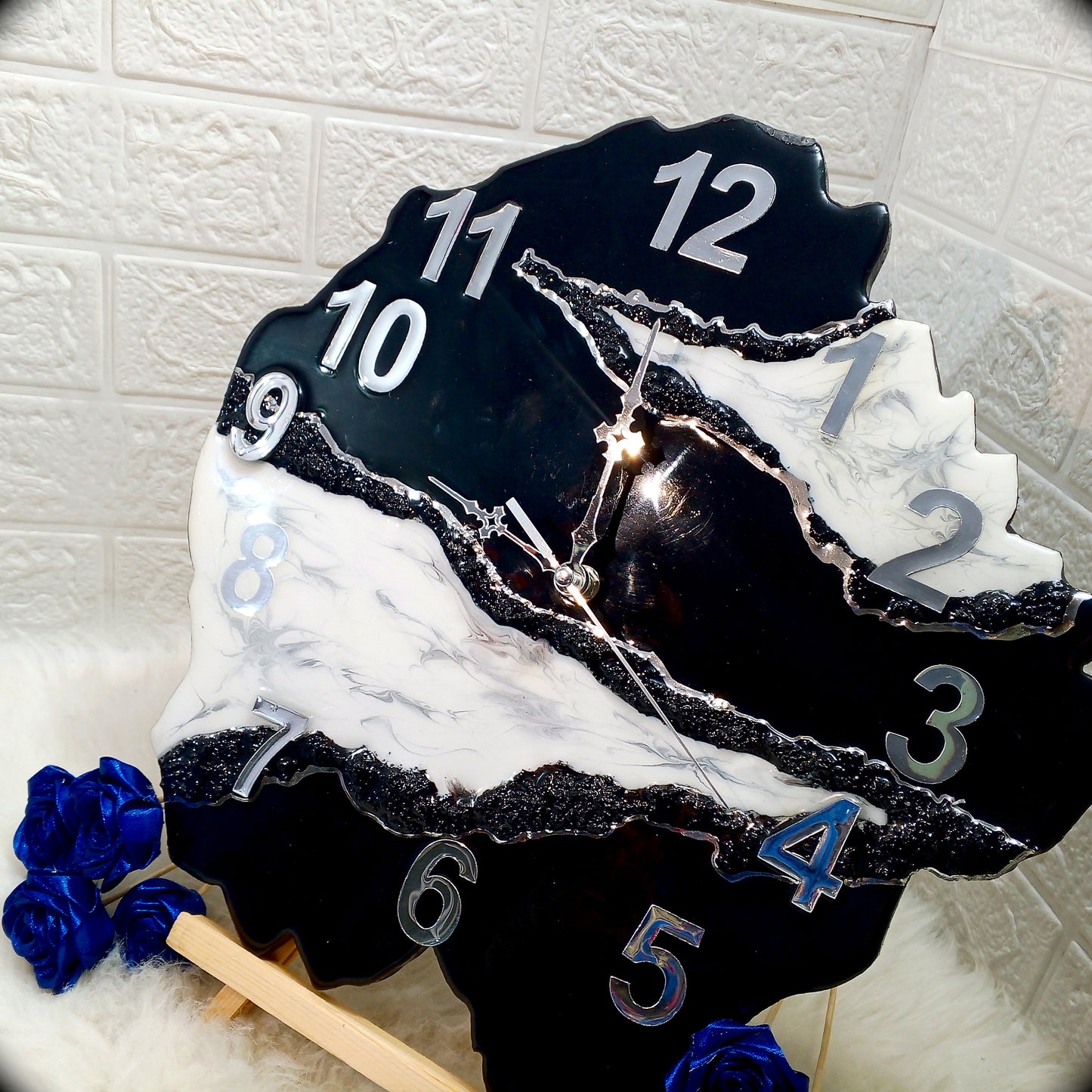 Wall Clock-Cloud in Night ๐